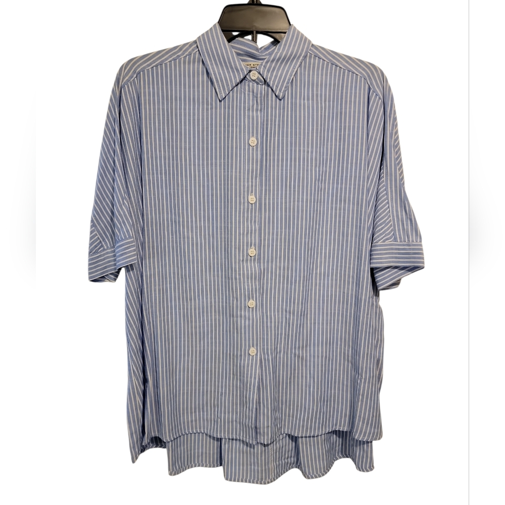 Max Studio Classic Blue and White Striped Shirt Size Small Short Sleeves    NWT